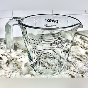 NEW Pyrex Star Wars 16oz, 2 Cup Glass Measuring Cup. Darth Vader
